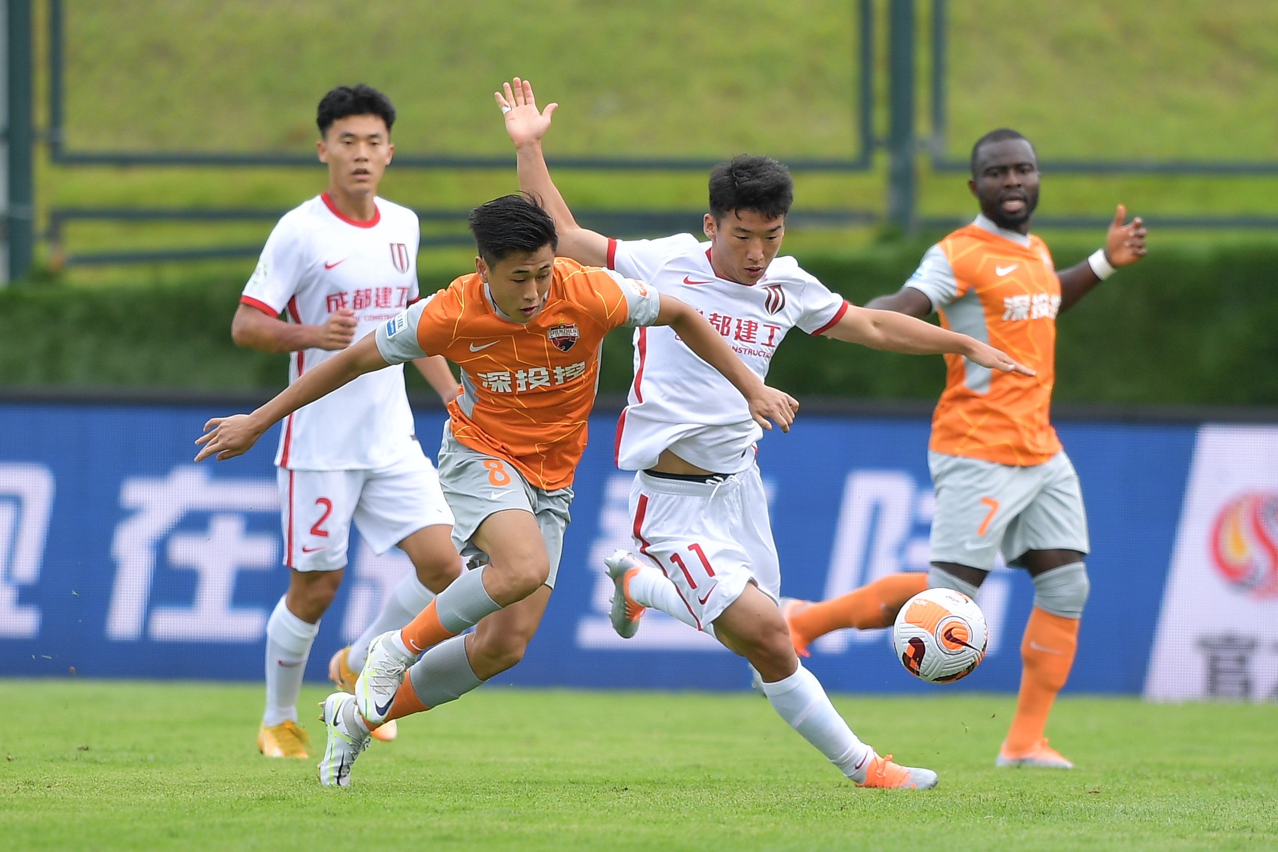 关于赛前突围战来临，里昂围绕中超状态回暖，悬念犹存，医务组通报恢复的信息