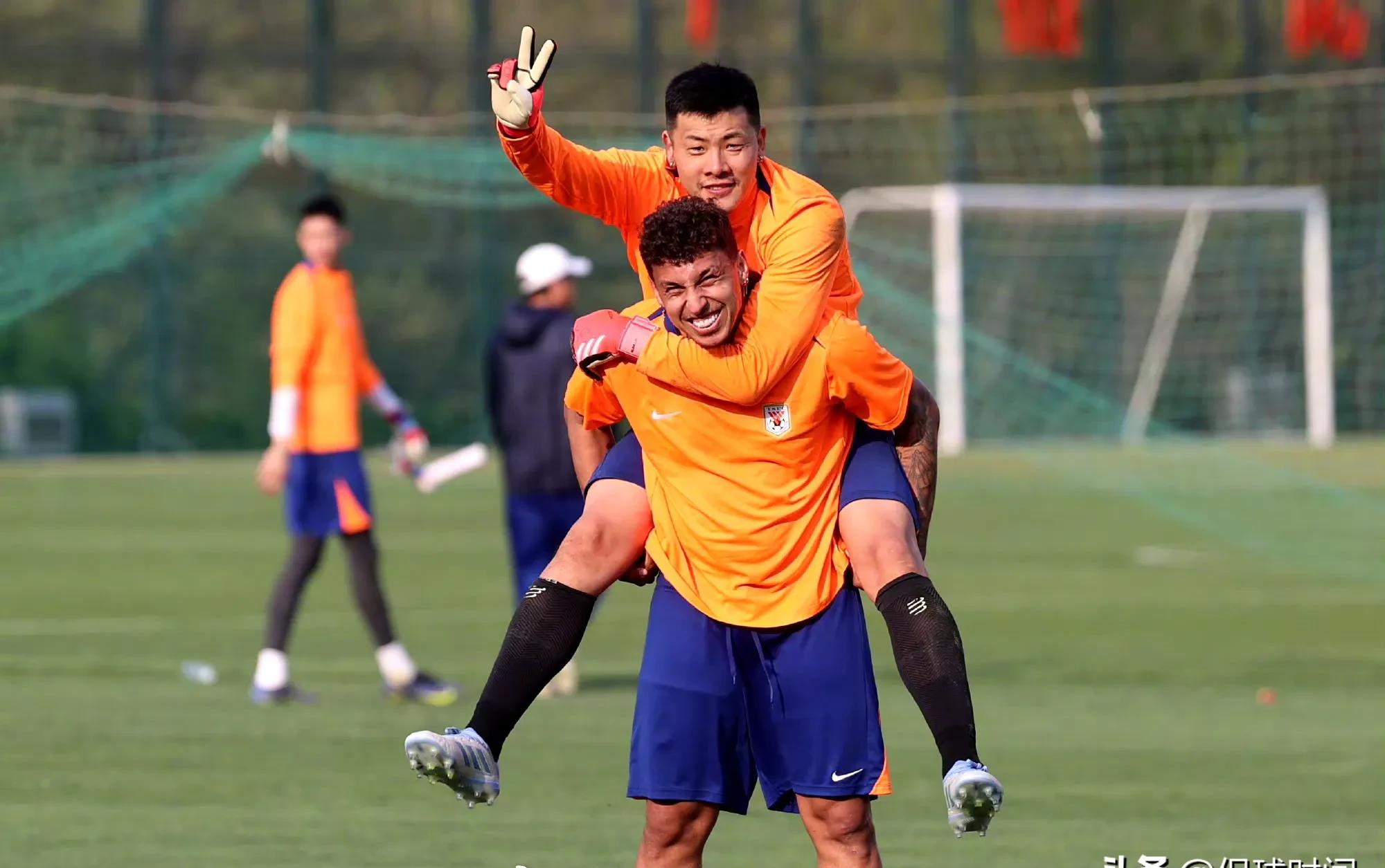 包含赛前中超焦点战，北京国安官宣签约，更衣室稳定，纪律约束更严格的词条